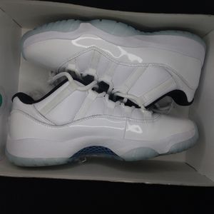 ***SOLD*** Jordan low retro 11 "LEGEND BLUE"